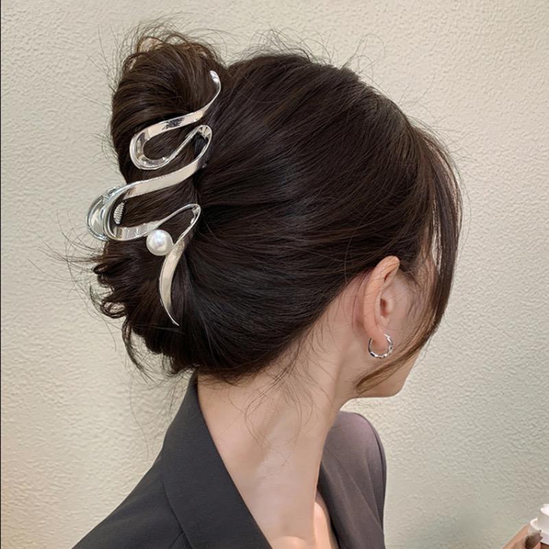 Hair claw clips